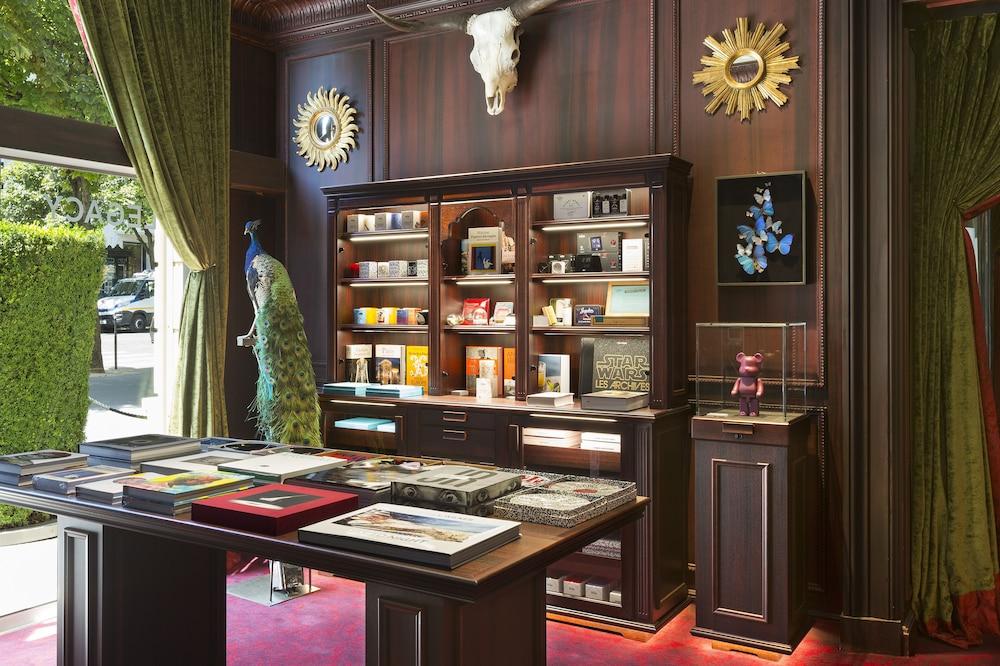 Barriere Fouquet's Hotel
