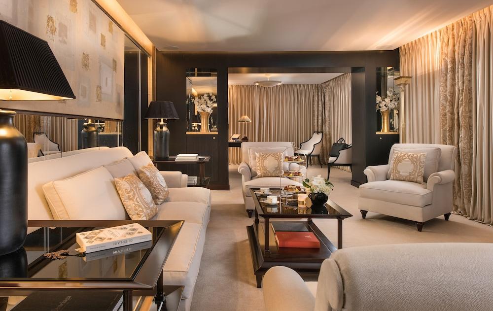Barriere Fouquet's Hotel
